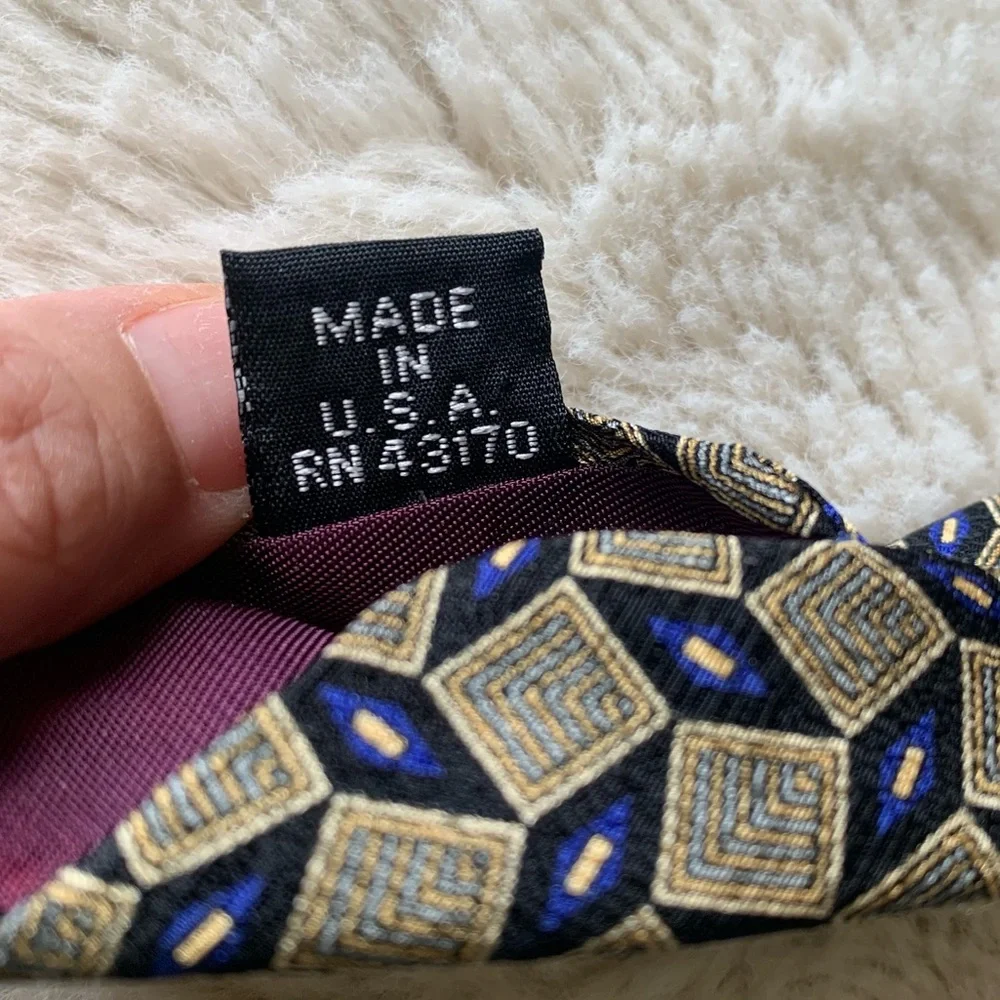 VTG Oscar de la Renta Silk Geometric Pattern Tie‎ in Gold and Navy